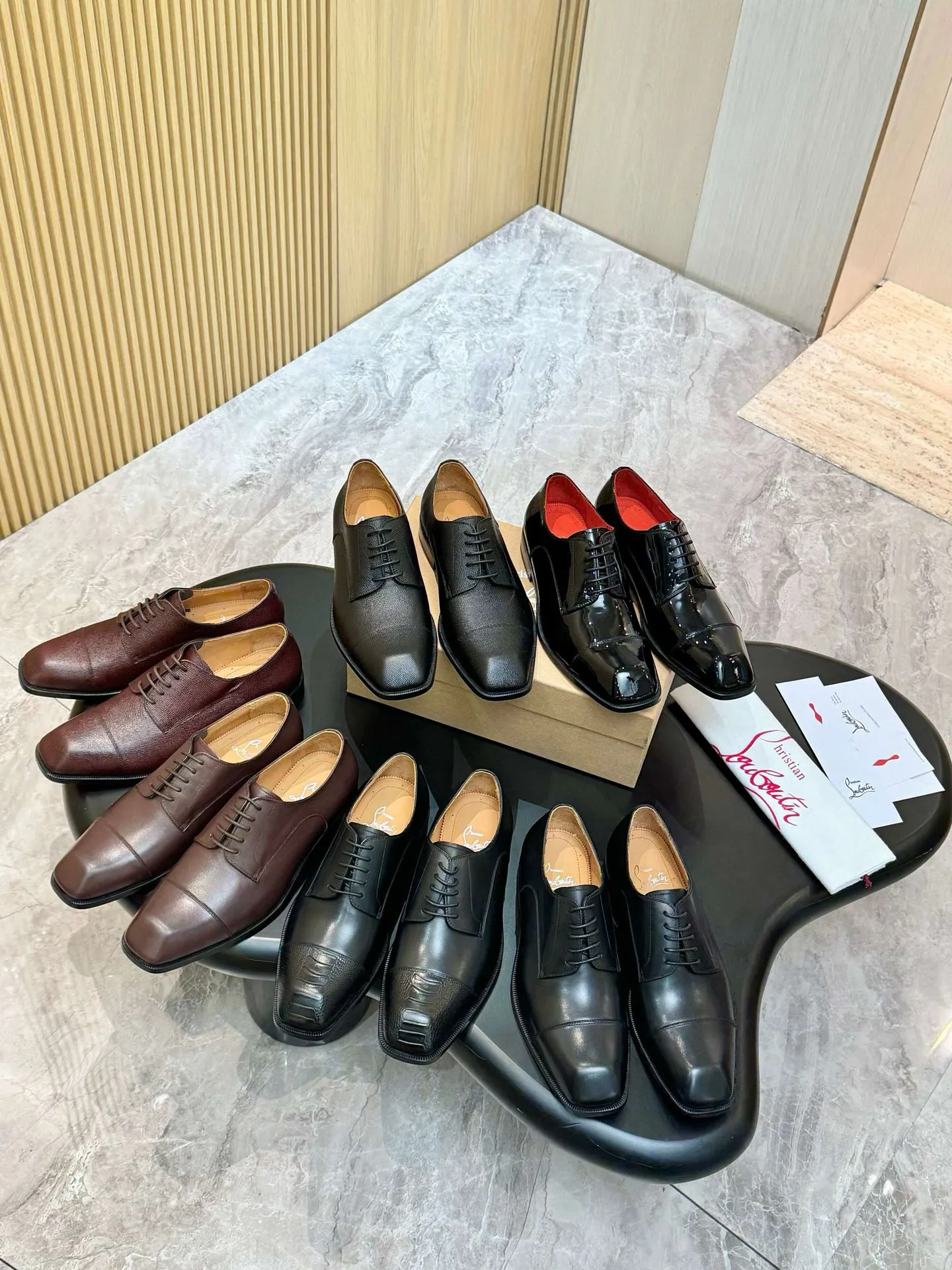 [CL red sole shoes] Top P: 1020💰 Size 39-44 (⚠️38.45.46.47 custom-made, non-returnable and non-exchangeable) 🆑High-end men's business formal leather shoes, original authentic top quality goods ••✅💯 Top original order purchasing agent! Original imported patterned cowhide ➕Imported cowhide lining ➕Cowhide feet ➕Original leather outsole~🉑️Feel free to compare the authentic ones!